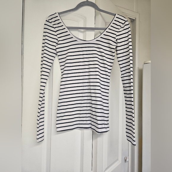 NOLLIE WOMEN'S XS WHITE W/BLACK STRIPES. EXCELLENT CONDITION. MEASUREMENTS. - Picture 5 of 12